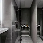 Campus House By Larsen Hotel *